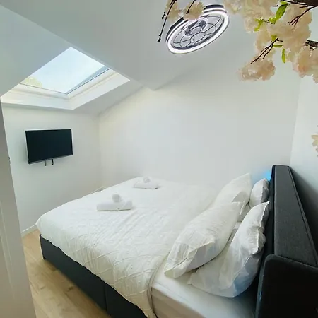 Et Centre à Pied, La Pinasse Est Maison Duplex Climatisée Avec Ménage, Draps Et Serviettes Inclus