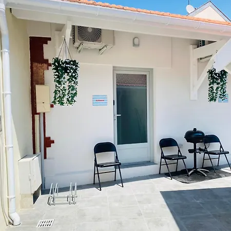 Et Centre A Pied, La Pinasse Est Maison Duplex Climatisee Avec Menage, Draps Et Serviettes Inclus بيت للعطل *