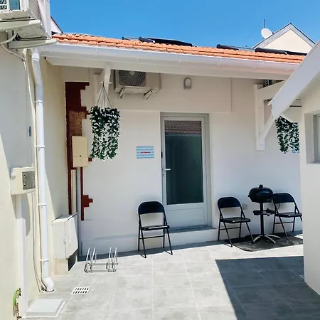 Et Centre A Pied, La Pinasse Est Maison Duplex Climatisee Avec Menage, Draps Et Serviettes Inclus بيت للعطل